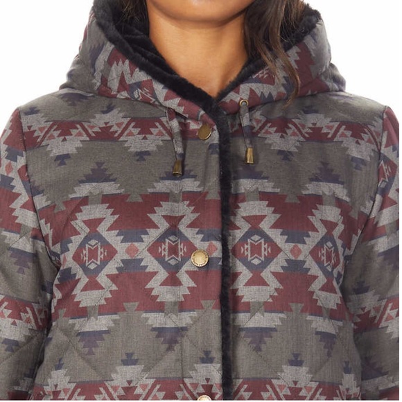 Pendleton Ladies' Reversible Faux Fur Printed Coat Size Small - Picture 5 of 8